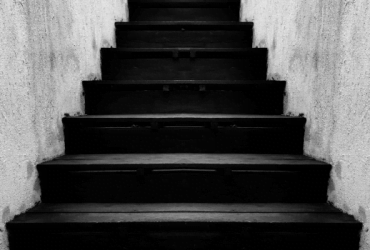 تفسير حلم السقوط من الدرج في المنام لابن سيرين